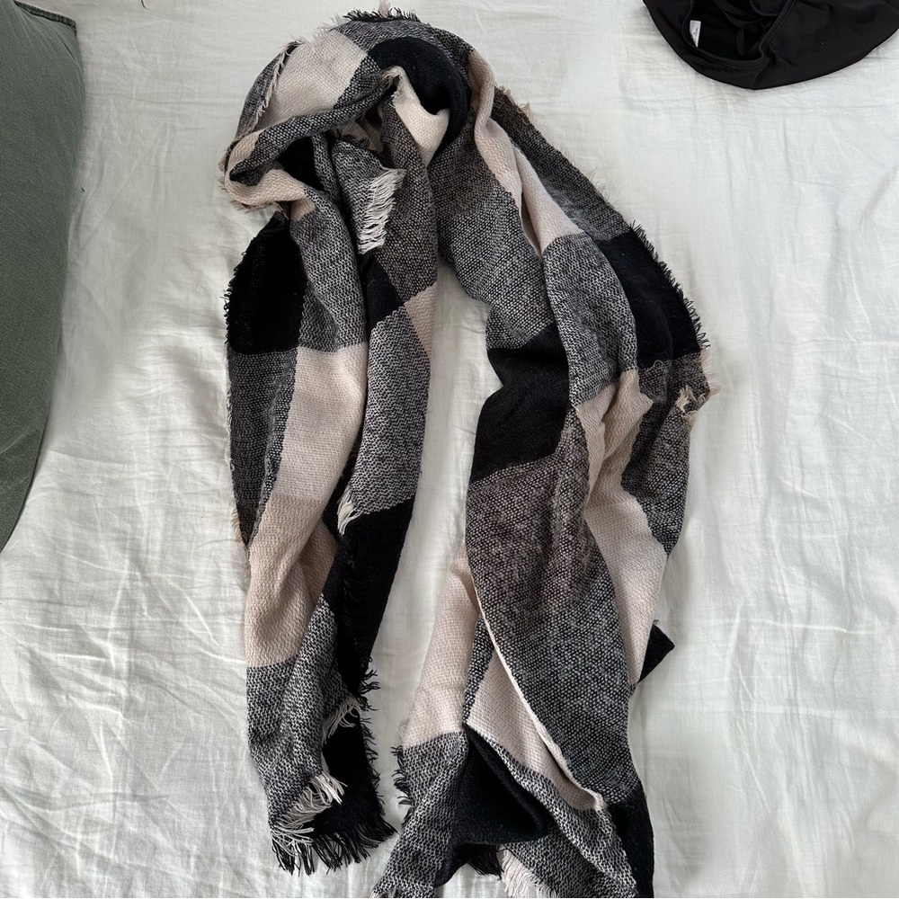 Women’s neutral beige and black plaid winter scarf with fringe